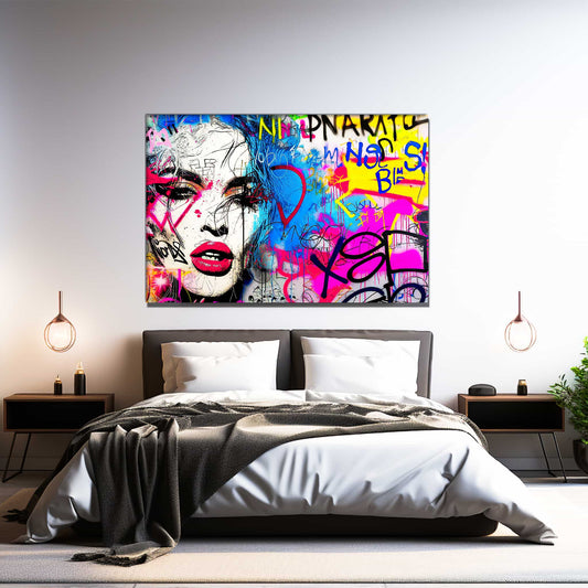Bedroom wall decor featuring a woman's face decorated with bold graffiti, set against a vibrant background of blue, yellow, and pink graffiti colors. Title: Graffiti Femme Fantasy-Graphique Addictions.